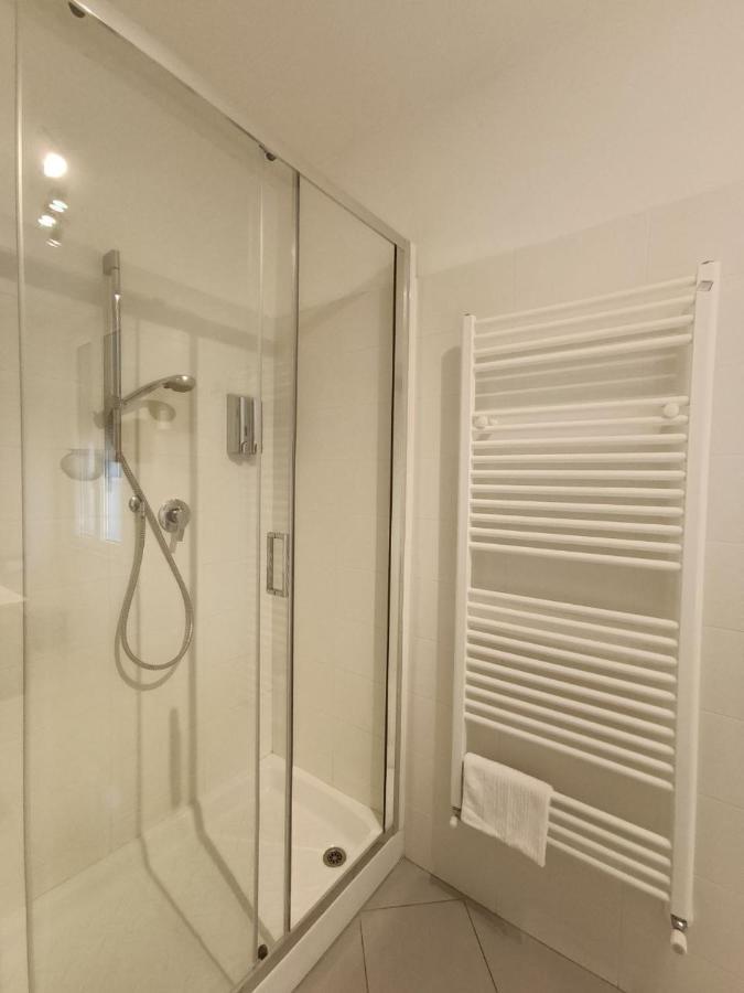 Blackstone Apartment 瓦拉泽 外观 照片